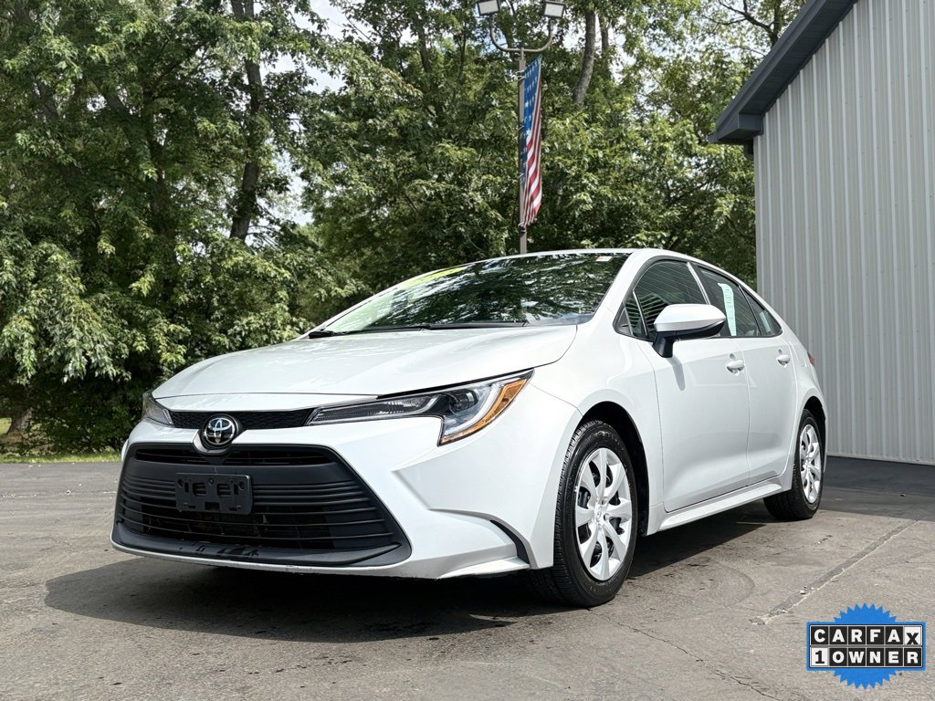 2023 Toyota Corolla LE photo 3