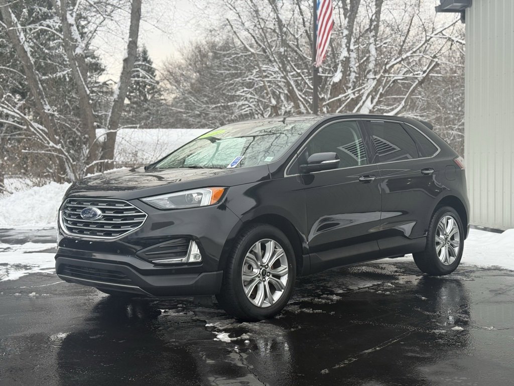 2024 Ford Edge Titanium photo 2