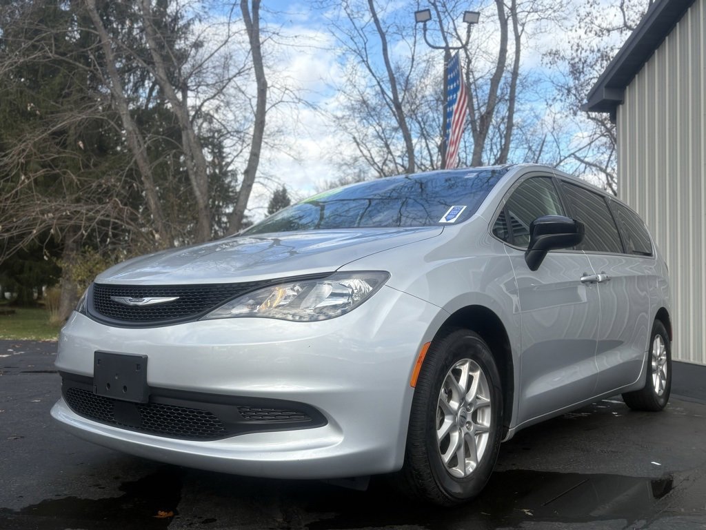 2024 Chrysler Voyager LX photo 3