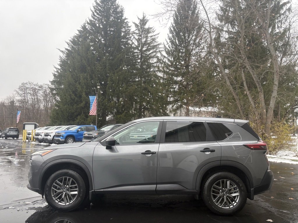 2023 Nissan Rogue SV photo 3