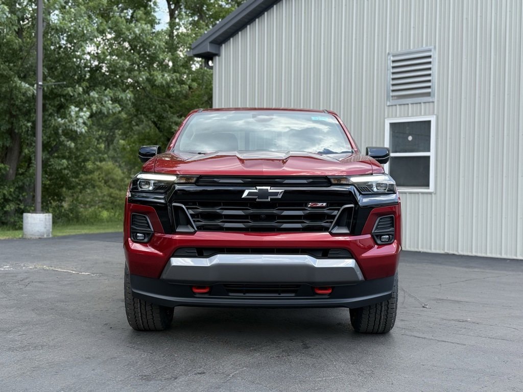 2025 Chevrolet Colorado Z71 photo 2