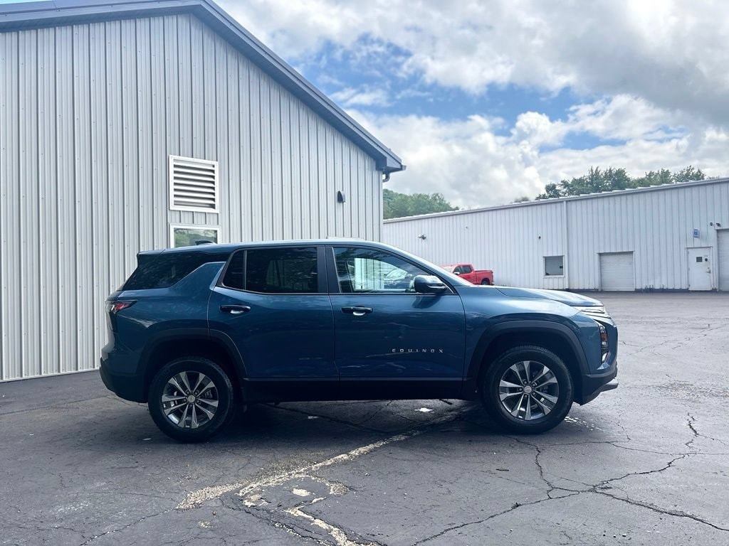 2027 Chevrolet Equinox LT - Photo 17