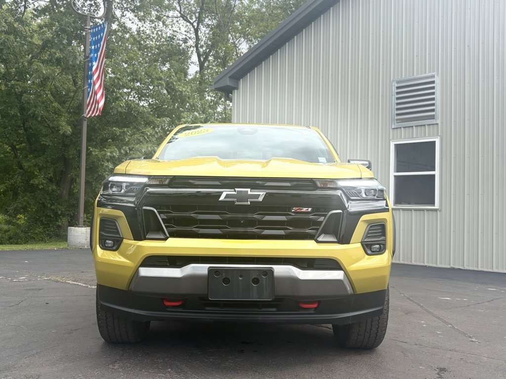 2023 Chevrolet Colorado Z71 photo 2
