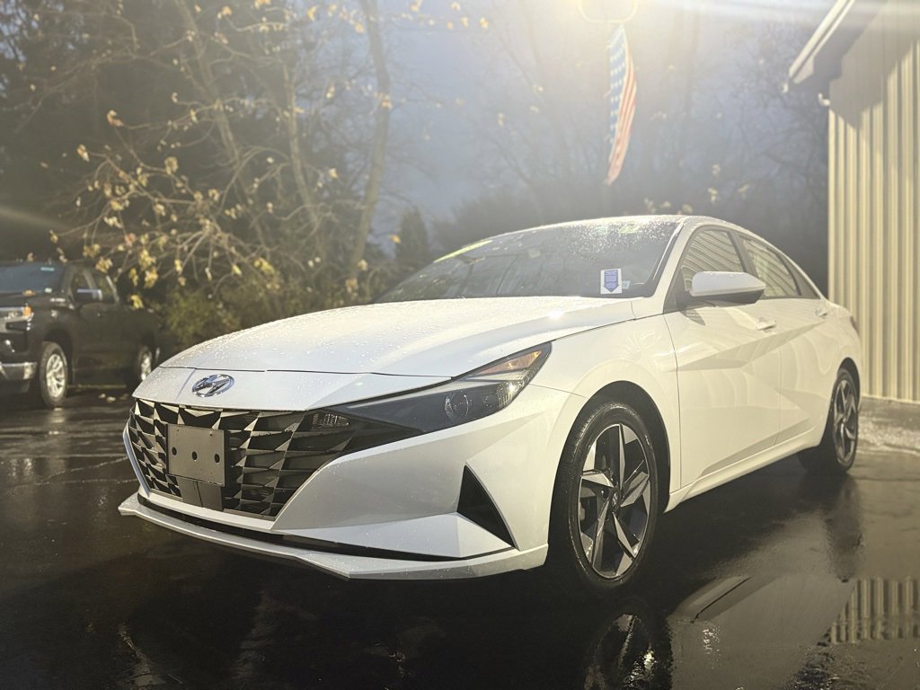 2023 Hyundai Elantra SEL Convenience photo 2