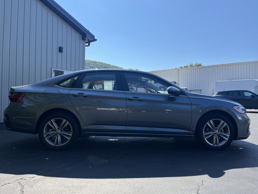 2024 Volkswagen Jetta SE photo 2