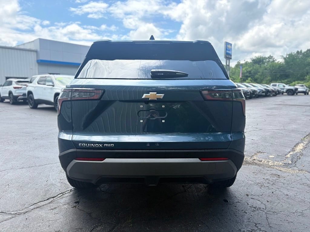 2027 Chevrolet Equinox LT - Photo 14