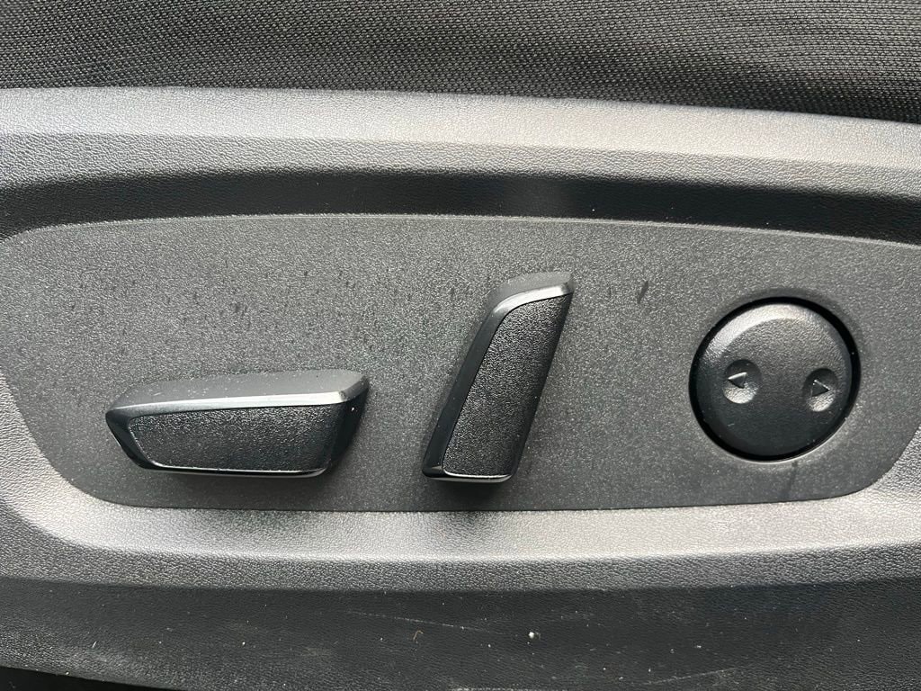 2025 Nissan Pathfinder SV - Photo 25
