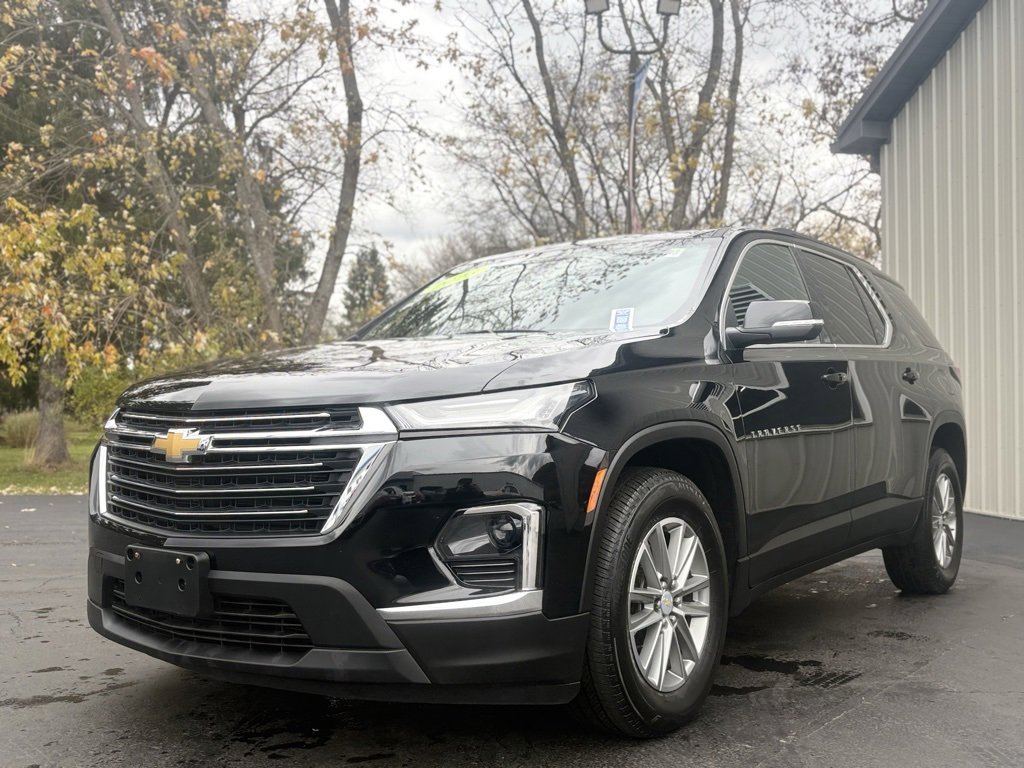 2023 Chevrolet Traverse Cloth photo 2