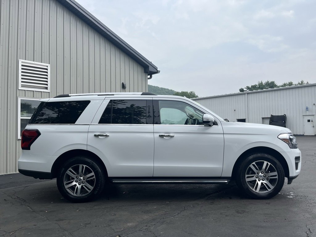 2023 Ford Expedition Limited photo 2