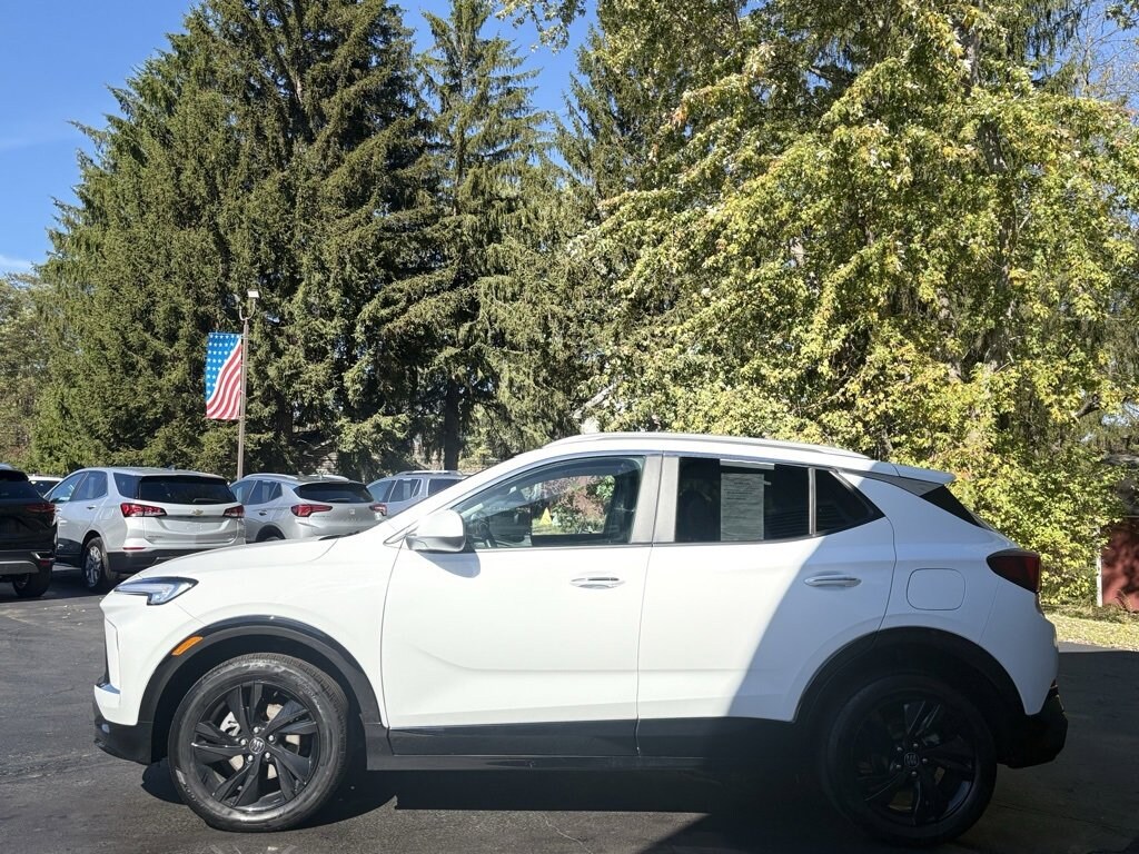2024 Buick Encore GX Sport Touring photo 2