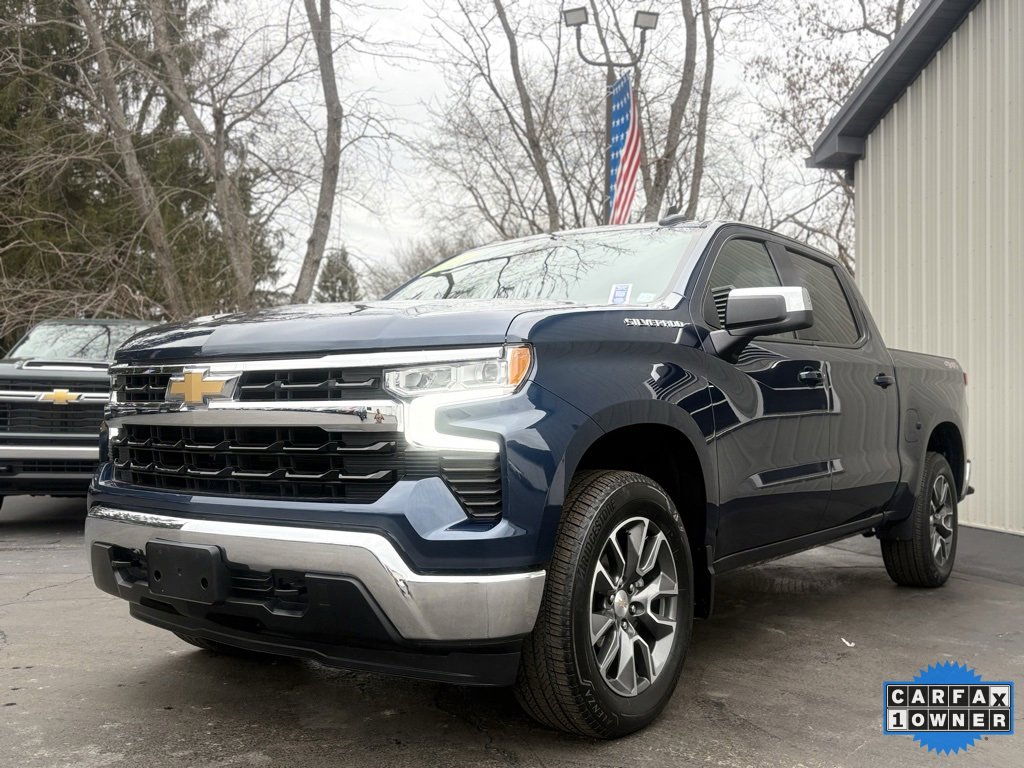2022 Chevrolet Silverado 1500 LT photo 2