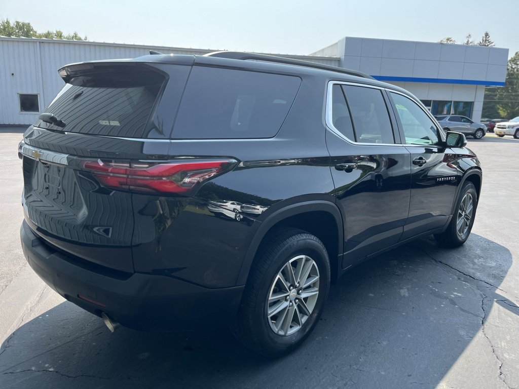 2023 Chevrolet Traverse Cloth photo 2
