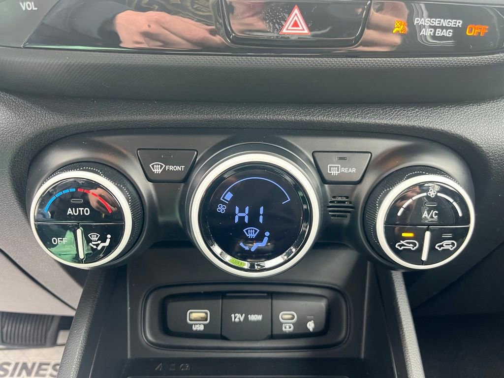 2023 Hyundai Venue Limited - Photo 24