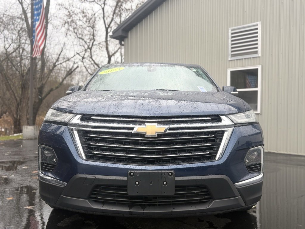 2023 Chevrolet Traverse Cloth photo 2