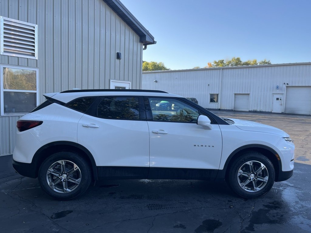 2023 Chevrolet Blazer 2LT photo 2