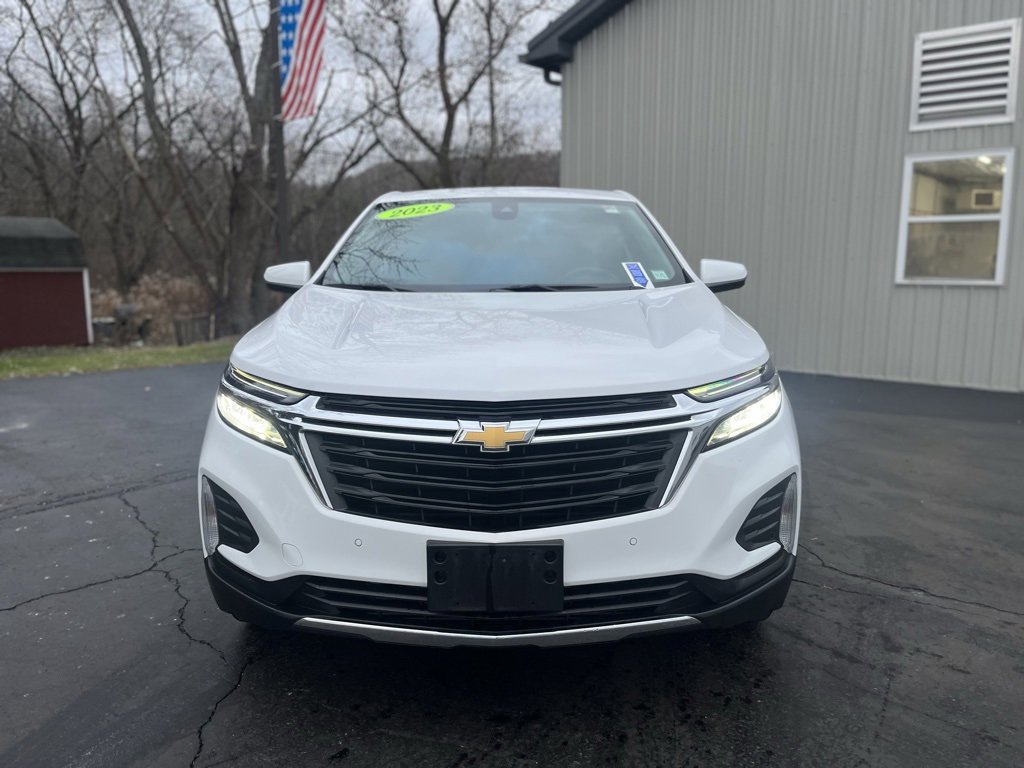 2023 Chevrolet Equinox LT photo 2
