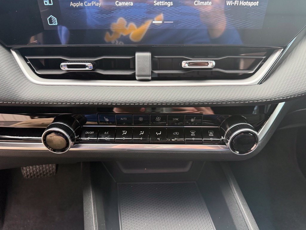2027 Chevrolet Equinox LT - Photo 32