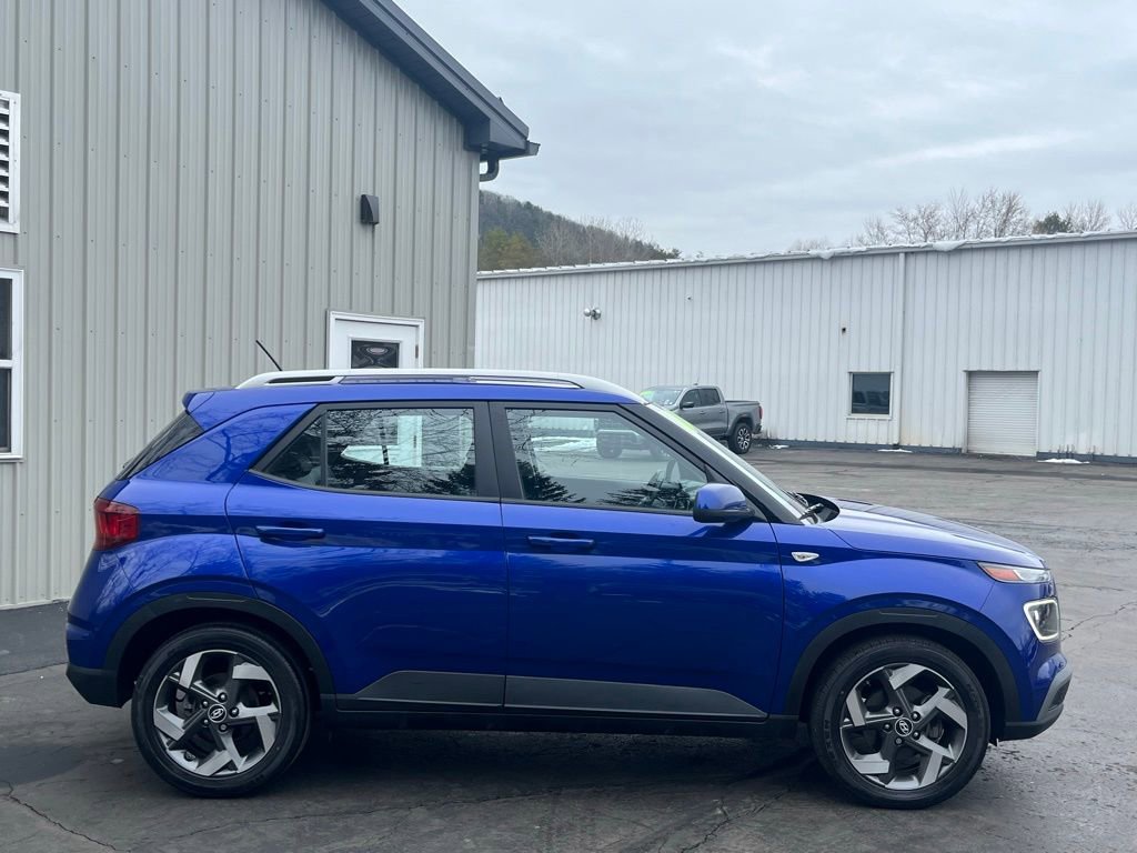 2023 Hyundai Venue Limited - Photo 11