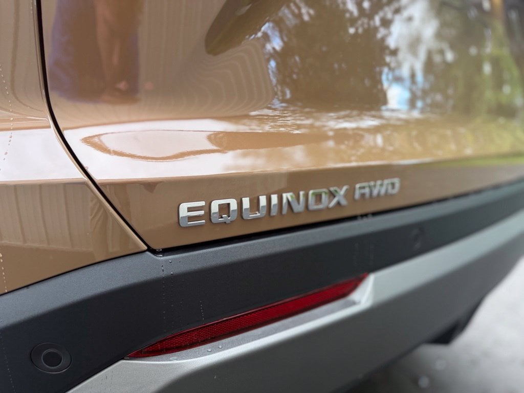 2027 Chevrolet Equinox LT - Photo 14