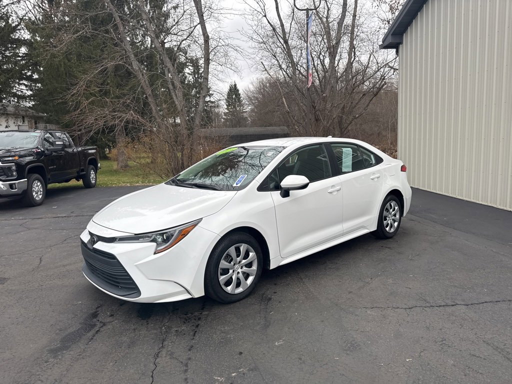 2024 Toyota Corolla LE photo 3