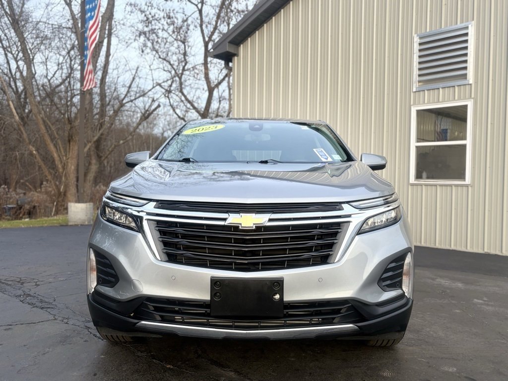 2023 Chevrolet Equinox LT photo 2