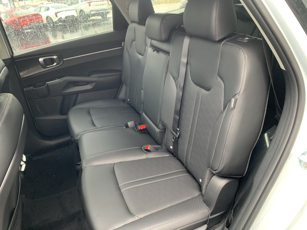 2026 Kia Sorento EX - Photo 28