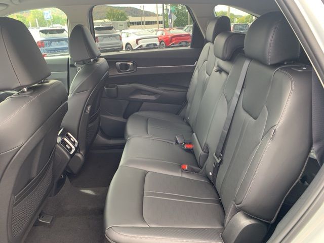 2026 Kia Sorento EX - Photo 32
