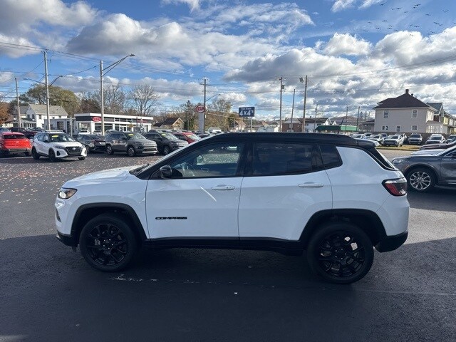 2022 Jeep Compass Latitude photo 4