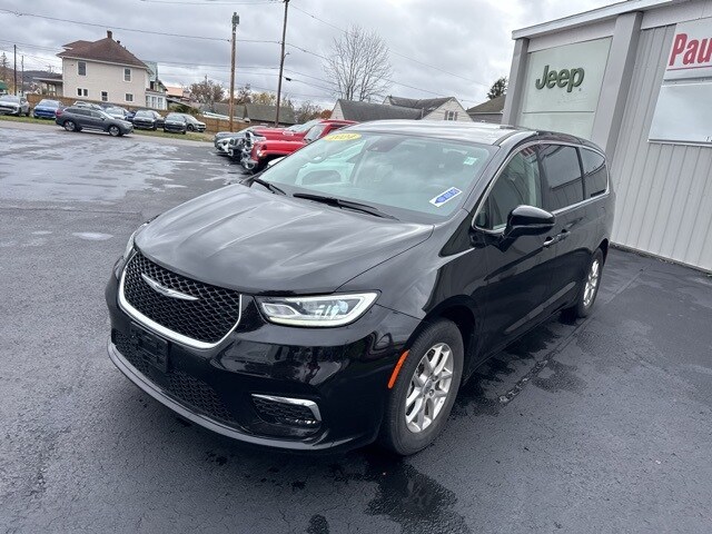 2024 Chrysler Pacifica Touring L photo 2