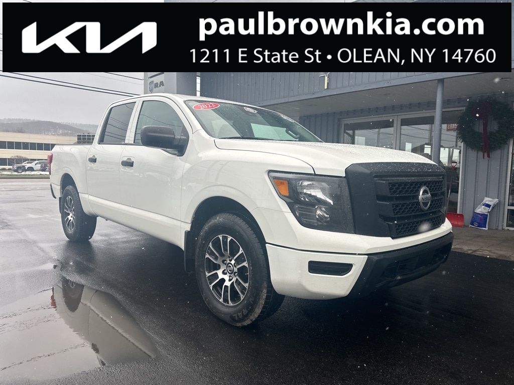 2022 Nissan Titan S's photo