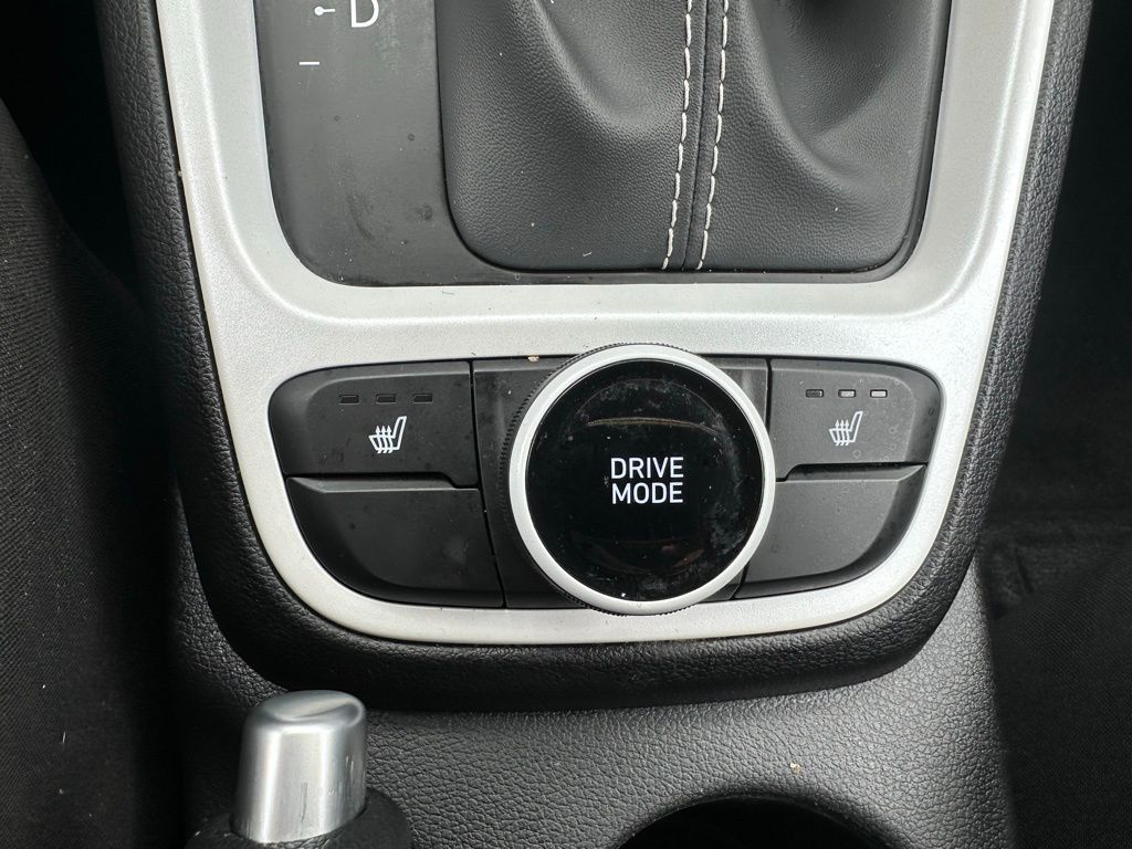 2023 Hyundai Venue Limited - Photo 22