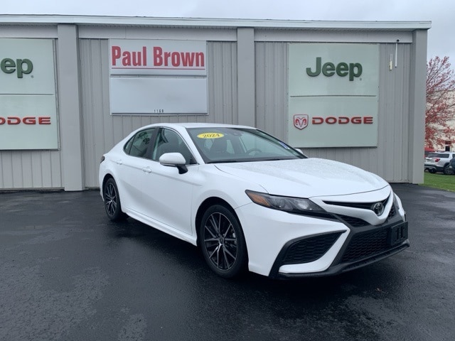 2024 Toyota Camry SE's photo