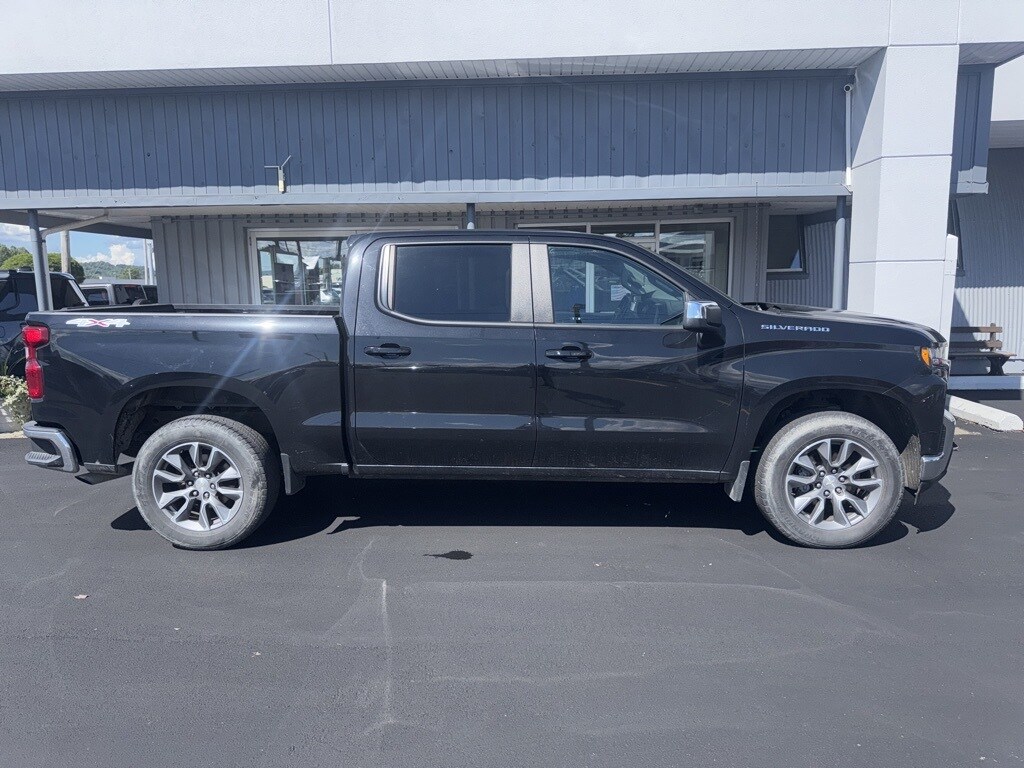 2021 Chevrolet Silverado 1500 LT photo 2