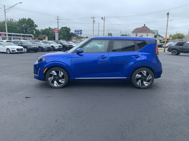 2023 Kia Soul GT-Line photo 2