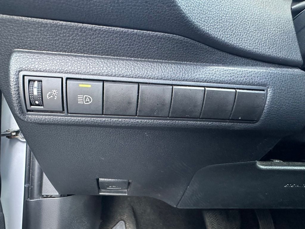 2024 Toyota Corolla LE - Photo 25