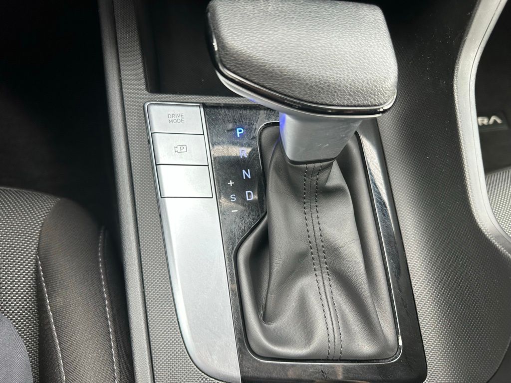 2023 Hyundai Elantra SE - Photo 21