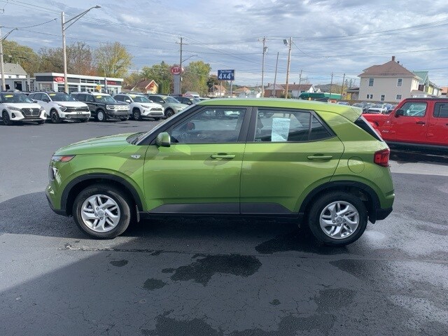 2022 Hyundai Venue SE photo 3