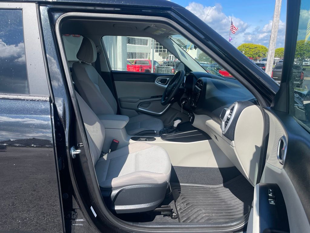 2025 Kia Soul LX - Photo 32