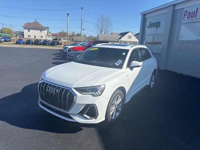 2023 Audi Q3 45 TFSI S line Premium photo 3
