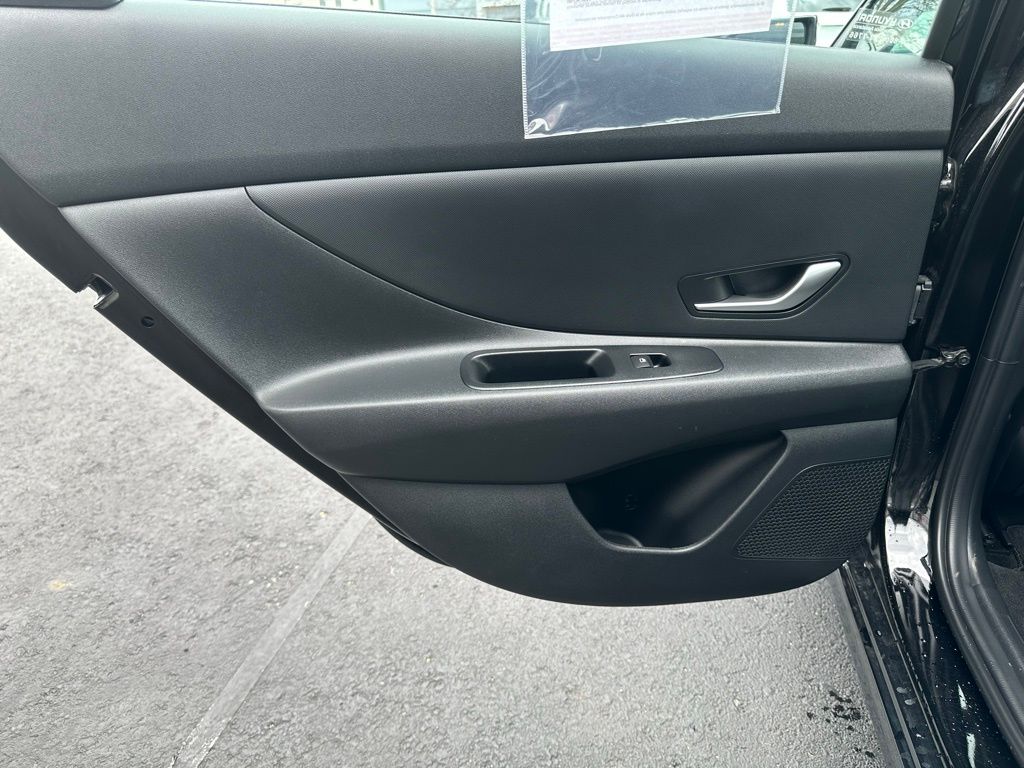 2023 Hyundai Elantra SE - Photo 30
