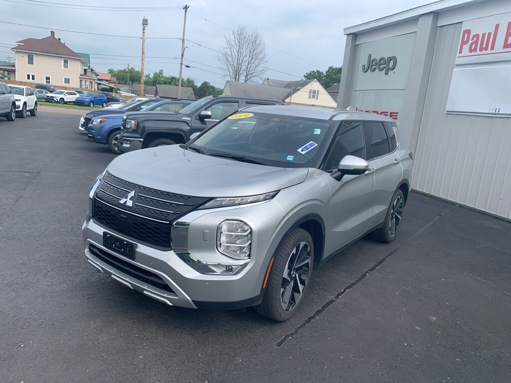 2024 Mitsubishi Outlander SE photo 3