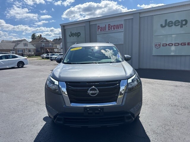 2025 Nissan Pathfinder SV photo 2