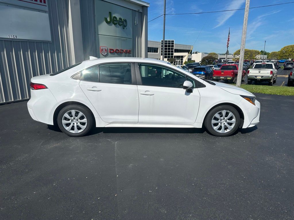 2024 Toyota Corolla LE - Photo 9