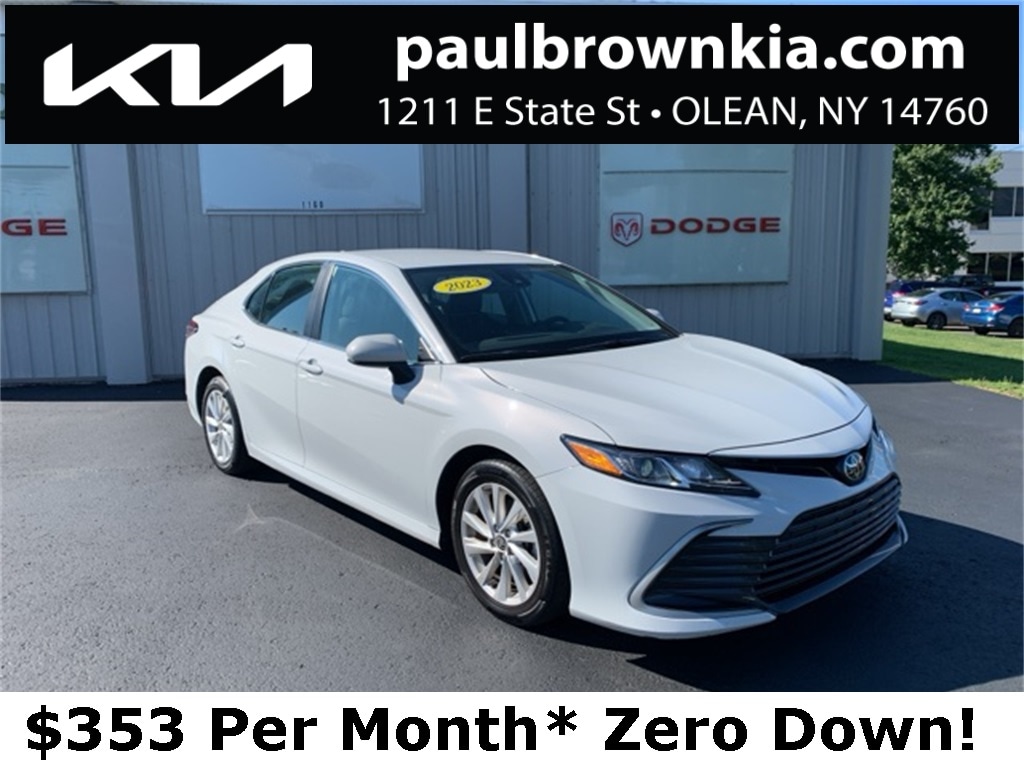 2023 Toyota Camry LE's photo