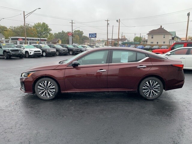 2024 Nissan Altima 2.5 SV photo 2