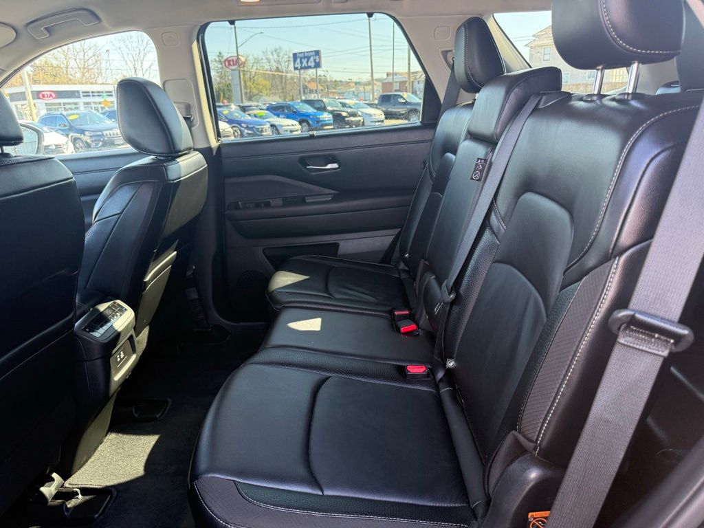 2025 Nissan Pathfinder SL - Photo 39