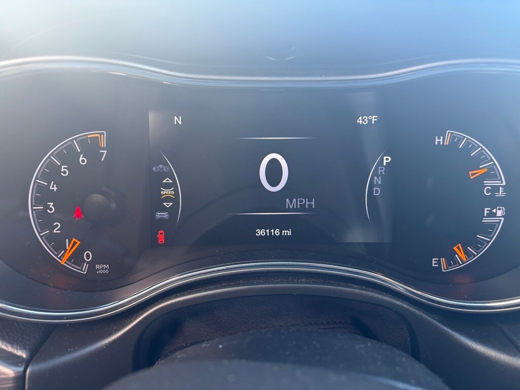 2021 Jeep Grand Cherokee Laredo photo 2