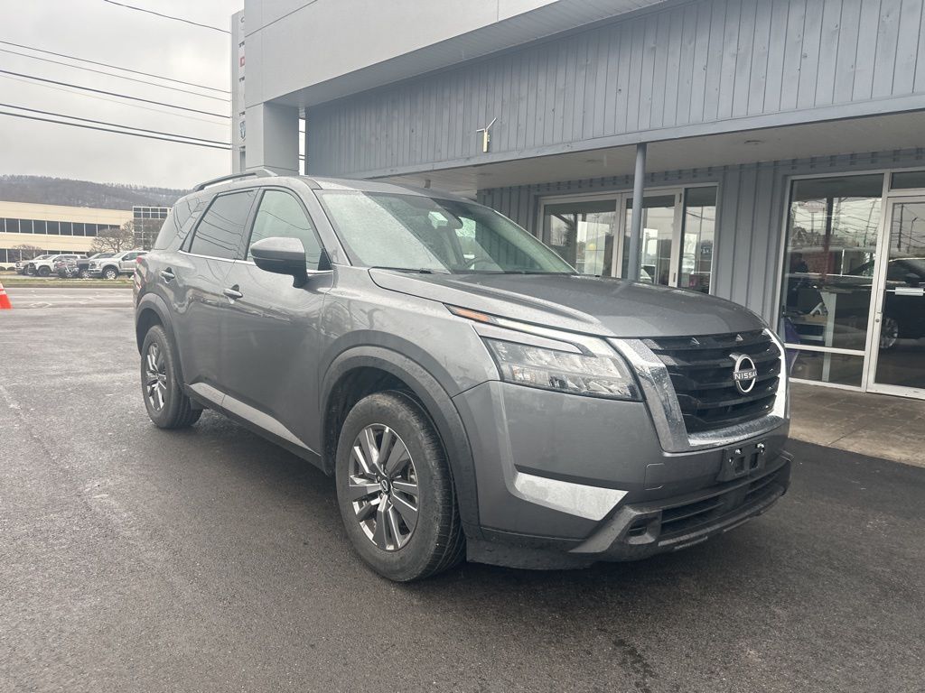 2025 Nissan Pathfinder SV