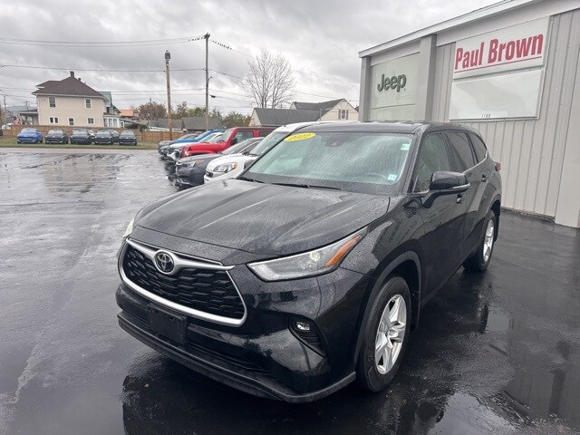 2022 Toyota Highlander LE photo 2