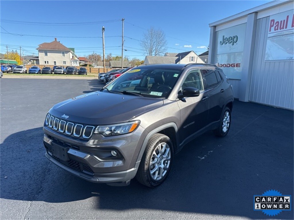 2022 Jeep Compass Latitude Lux photo 2